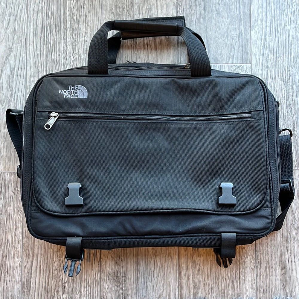 Northface Messenger Bag in Black with multiple compartments